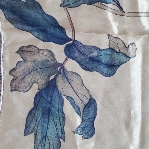 100% silk scarf - Picture 3 of 4